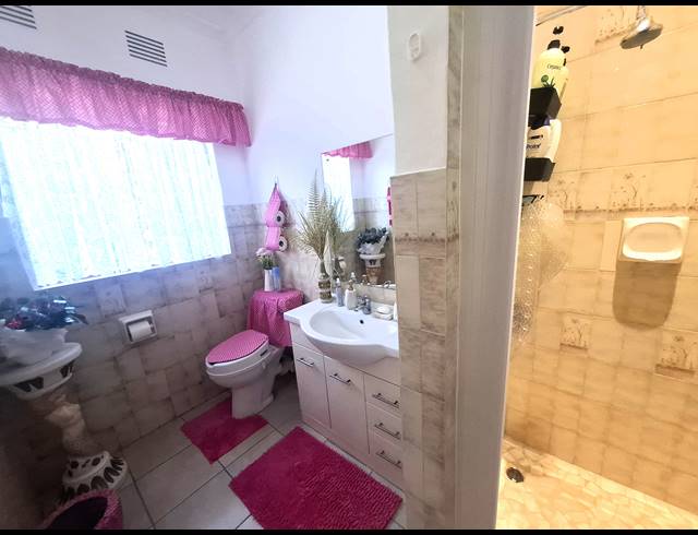 2 BEDROOM TOWNHOUSE FOR SALE IN UVONGO